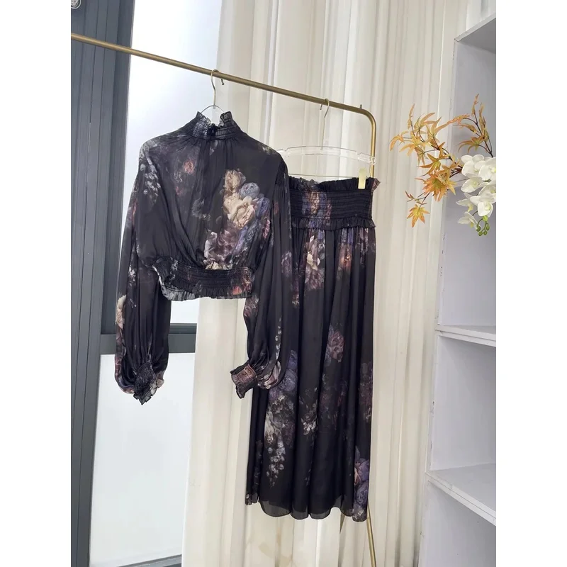 بلوزة بأكمام طويلة وطبعة زهور سوداء على الموضة الجديدة لعام 2026 ومجموعة تنورة ميدي #1