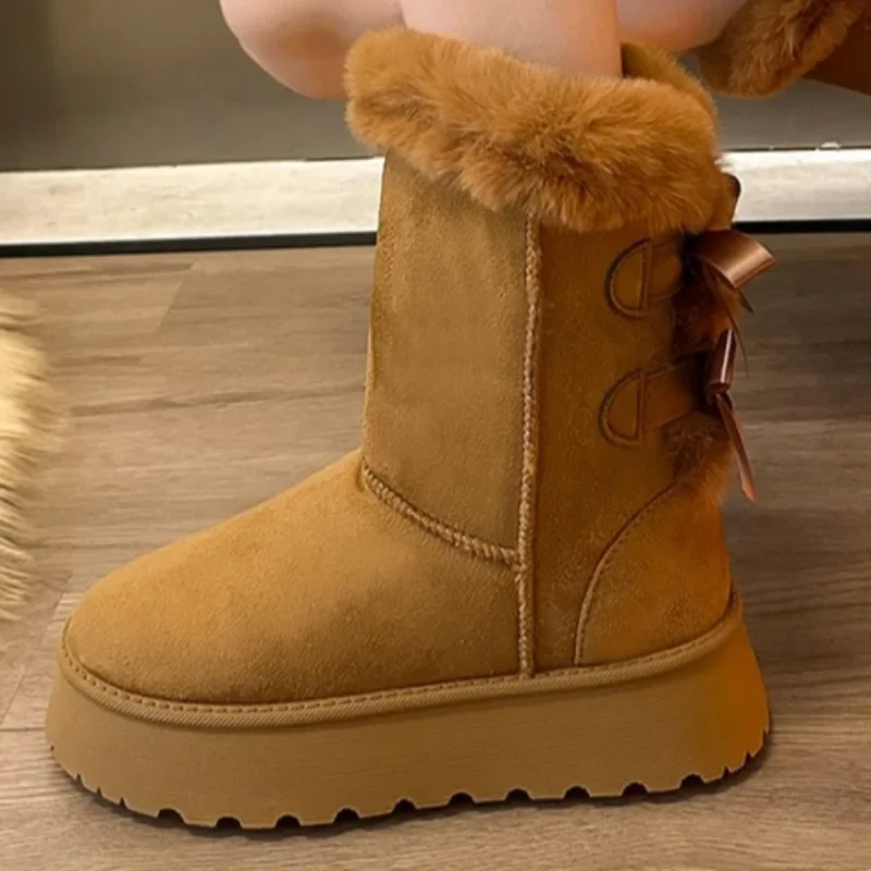 العلامة التجارية مصمم 2025 موضة جديدة بلون الجلد المدبوغ المرأة النعال الشتاء عالية الجودة المنزل الدافئة المرأة أحذية الثلوج بيع