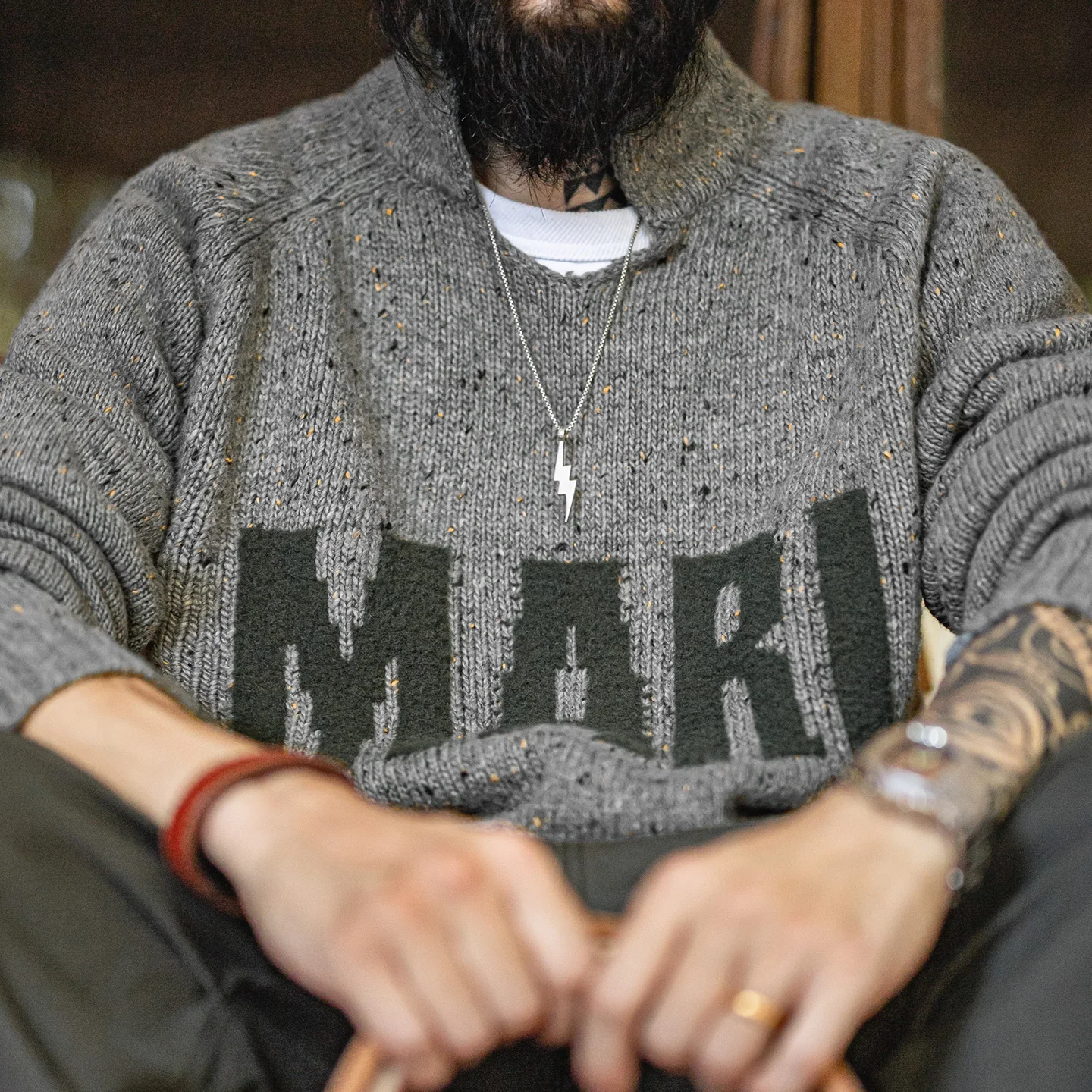 

Винтажный серый жаккардовый вязаный свитер Maden для мужчин, толстый теплый осенне-зимний пуловер с v-образным вырезом, свободная посадка, мягкая вязаная верхняя одежда