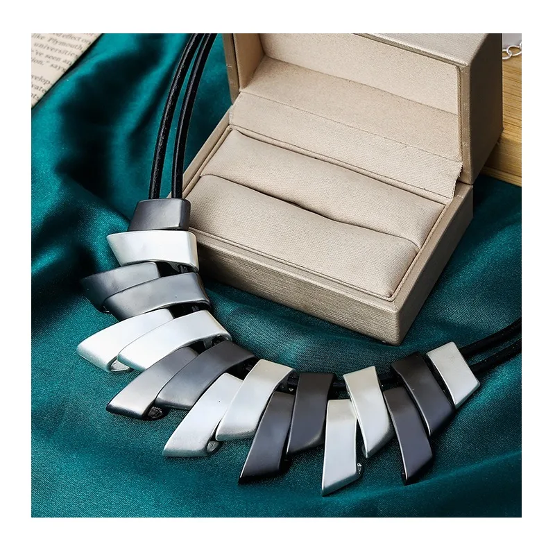 

New Necklace Style Fashion Short Necklace Alloy Geometric Short Ethnic Style Women's Necklace