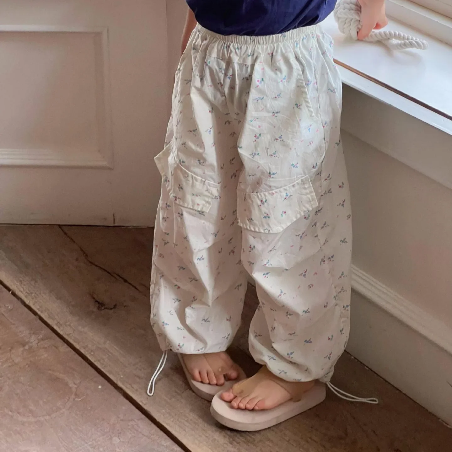 Girls Trousers Korean Children Wear 2024 Summer New Children Pants Baby Girls Floral Overalls Cotton Bunches Foot Pants Light