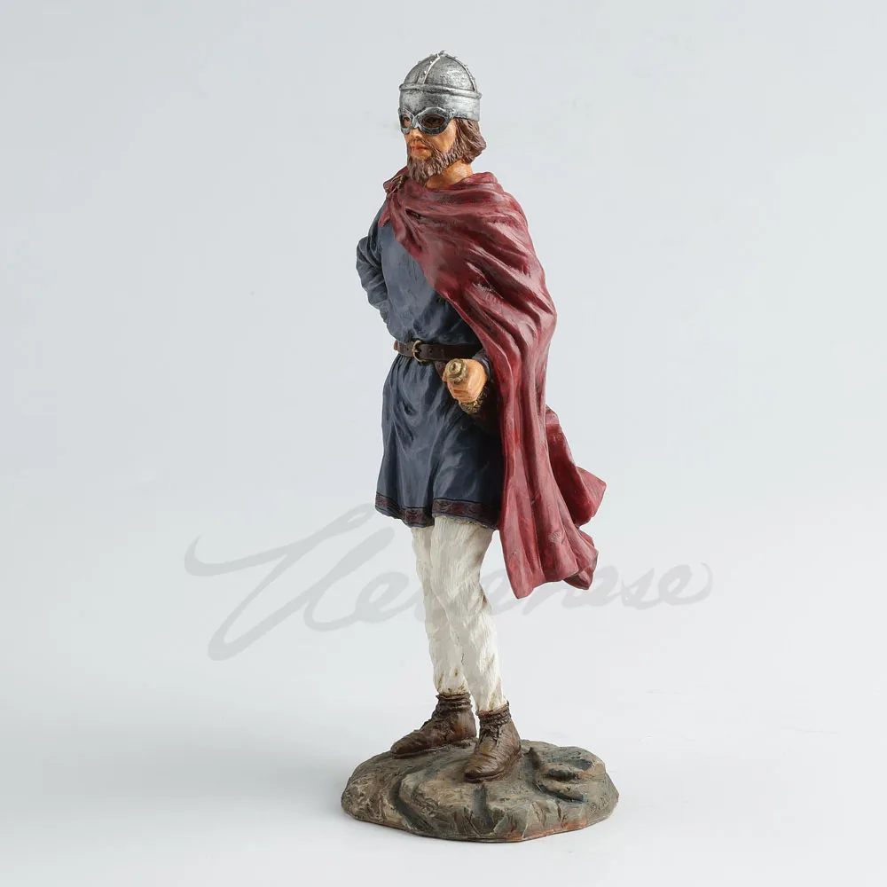 Resin Standing Viking Warrior Figurine Hand Painted Norse Chieftain Figure with Cloak Home Tabletop Decorative Ornament Gift