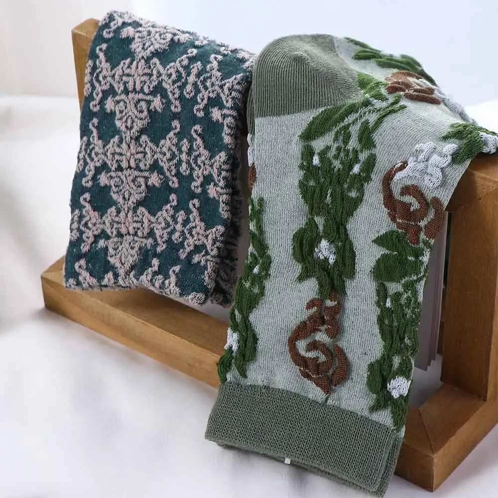 Calcetines de algodón Retro con estampado de plantas para invierno, calcetines de Jacquard para niñas, medias de tubo medio, medias de estilo universitario, calcetines de estilo coreano