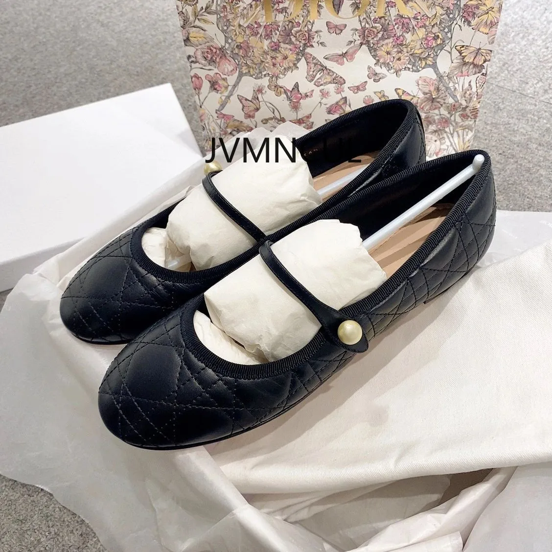 

Женские балетки Мэри Джейн из натуральной кожи на низком каблуке с красивым жемчугом, ремешок из воловьей кожи, версия на мягкой подошве