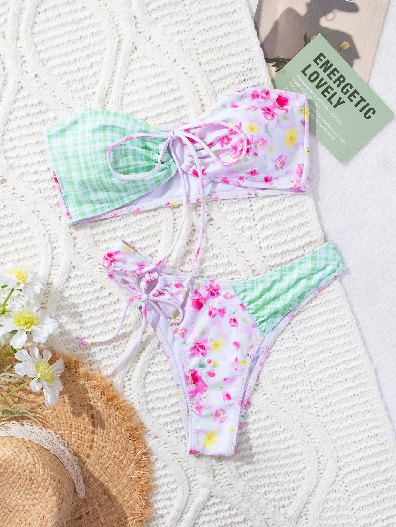 Costume da bagno a due pezzi con stampa floreale per donna Estate nuovo bikini senza spalline senza schienale Set vacanza al mare con scollo a V costumi da bagno senza schienale 2024