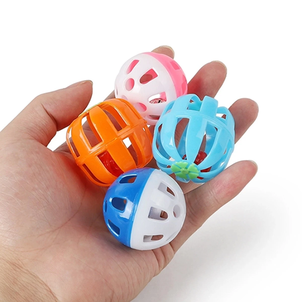 Bolas plásticas huecas con malla y sonido para gatos – antiestrés - imagen 2