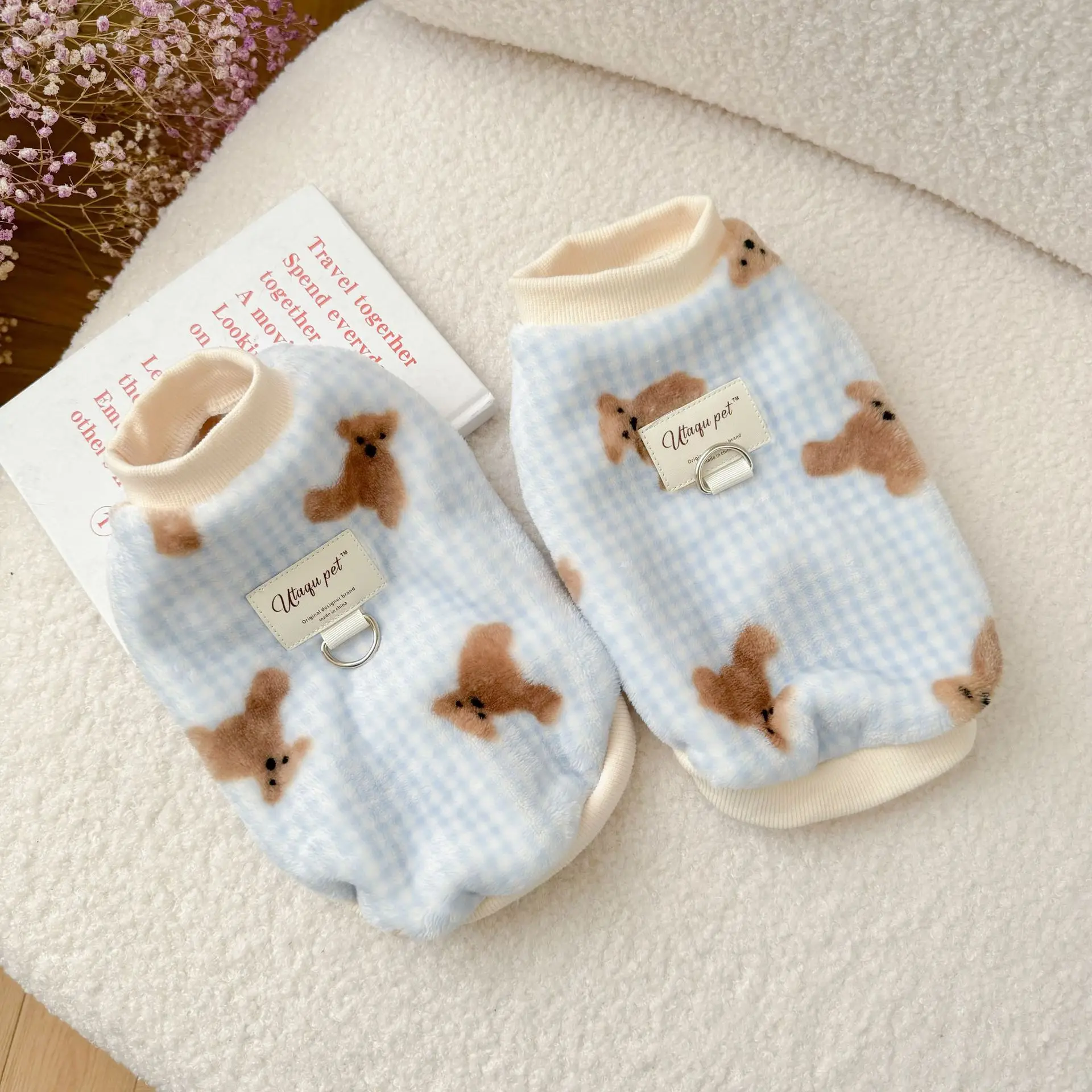 سترة كلب قطيفة على الوجهين دافئة بتصميم متقلب على شكل دب سترة للحيوانات الأليفة معطف من الصوف الناعم للكلاب الصغيرة والكلاب الصغيرة