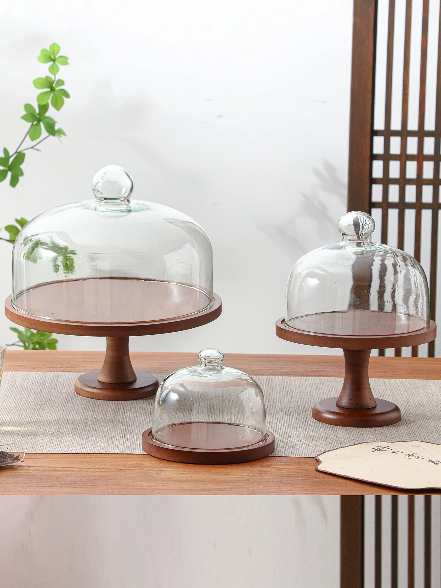 

Glass Dome Cake Stand with Cover High Aesthetic Value Transparent Display Cover round Bread High Foot Dert Plate