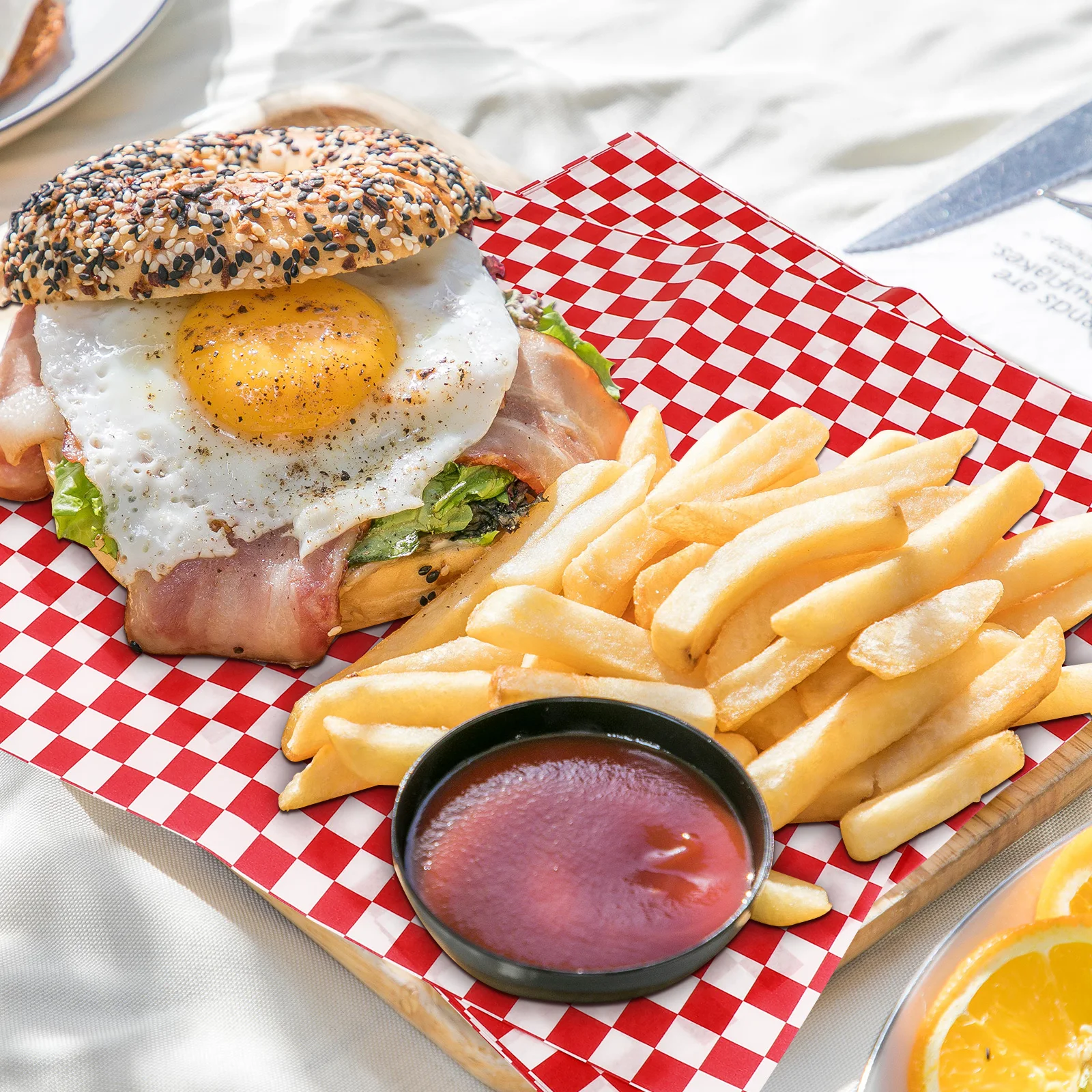 24 قطعة ورق الخبز متقلب أبيض أحمر الشحوم واقية الغذاء الصف التفاف لساندويتش برغر هوت دوج بطانة سلال لوحات