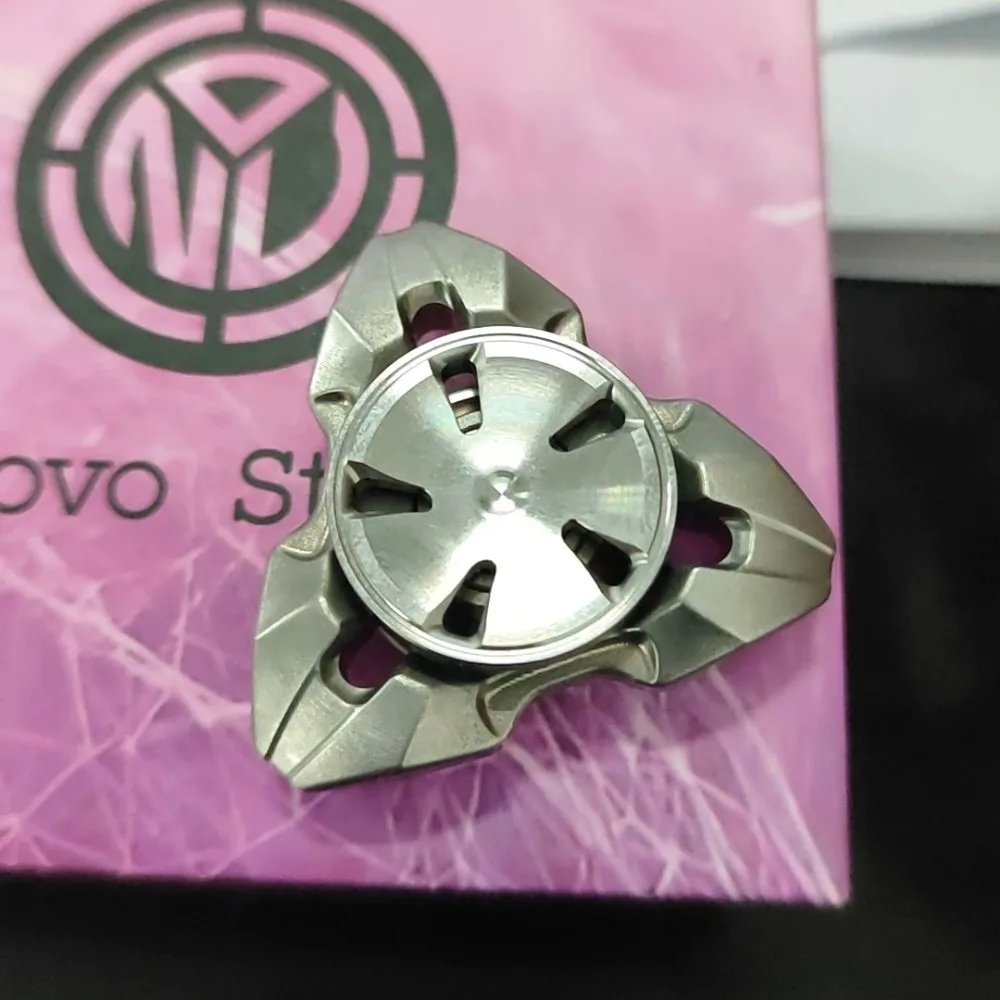 NOVO Studio Lambo Mini Fidget Spinner à trois lames, jouet anti-Stress, jouets gyroscopiques pour adultes, accessoires de bureau