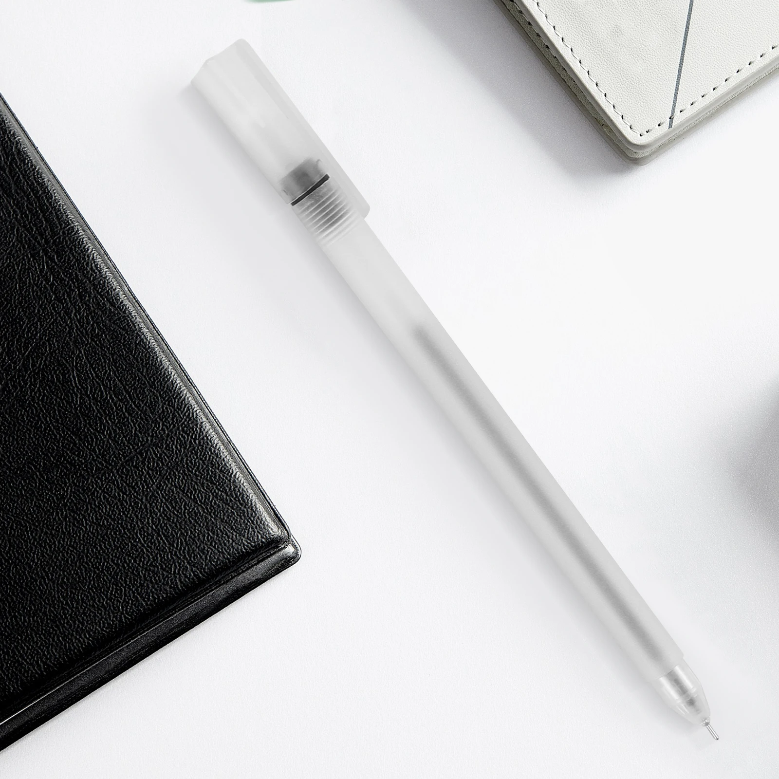

30pcs Portable Writing Gel Pens Premium Plastic Office Business Stationery Fine Tip Pens Daily Use Sign Pen With Lid Ergonomic