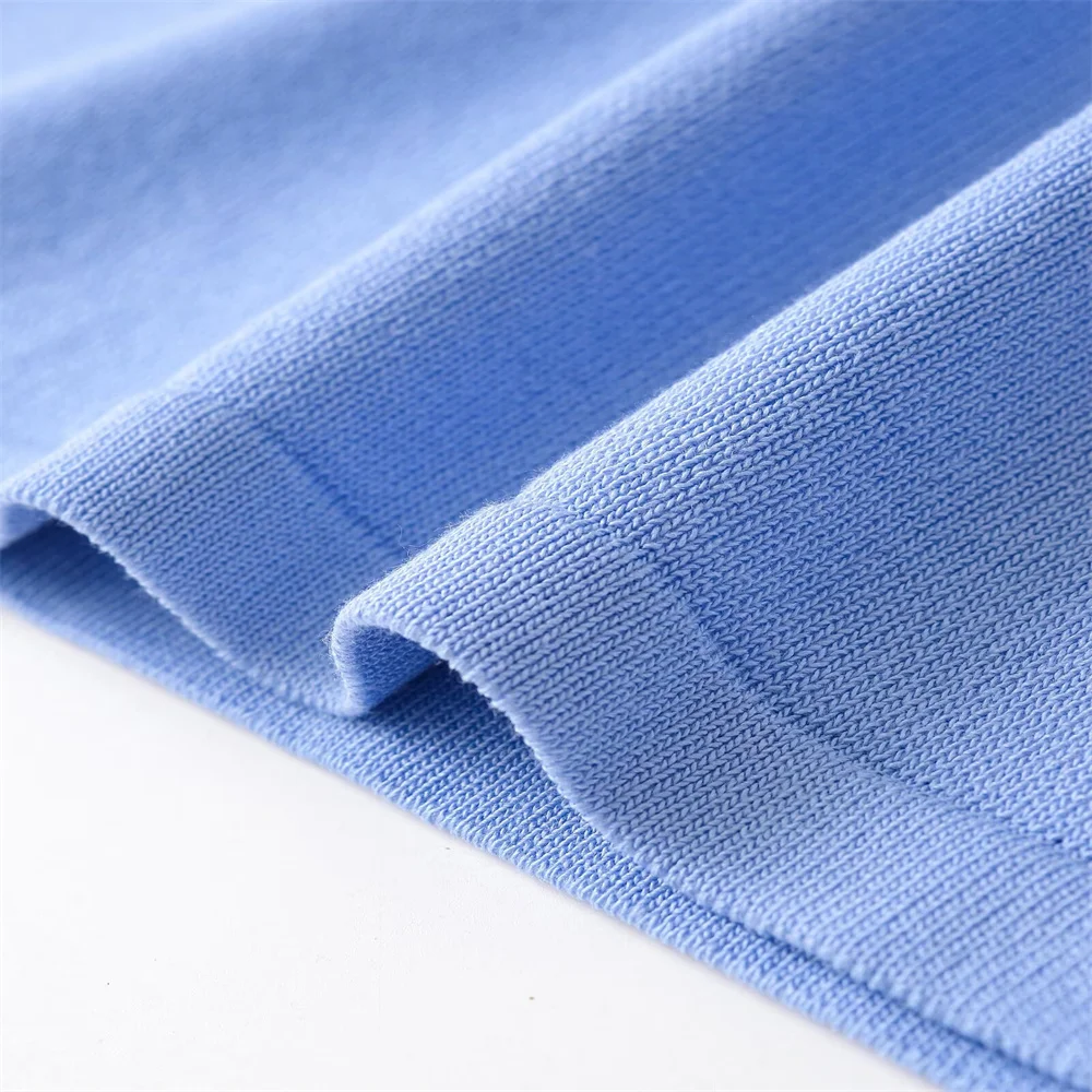 Camicia lavorata a maglia con ago piatto e girocollo allentato con bottoni alla moda delle nuove donne autunnali