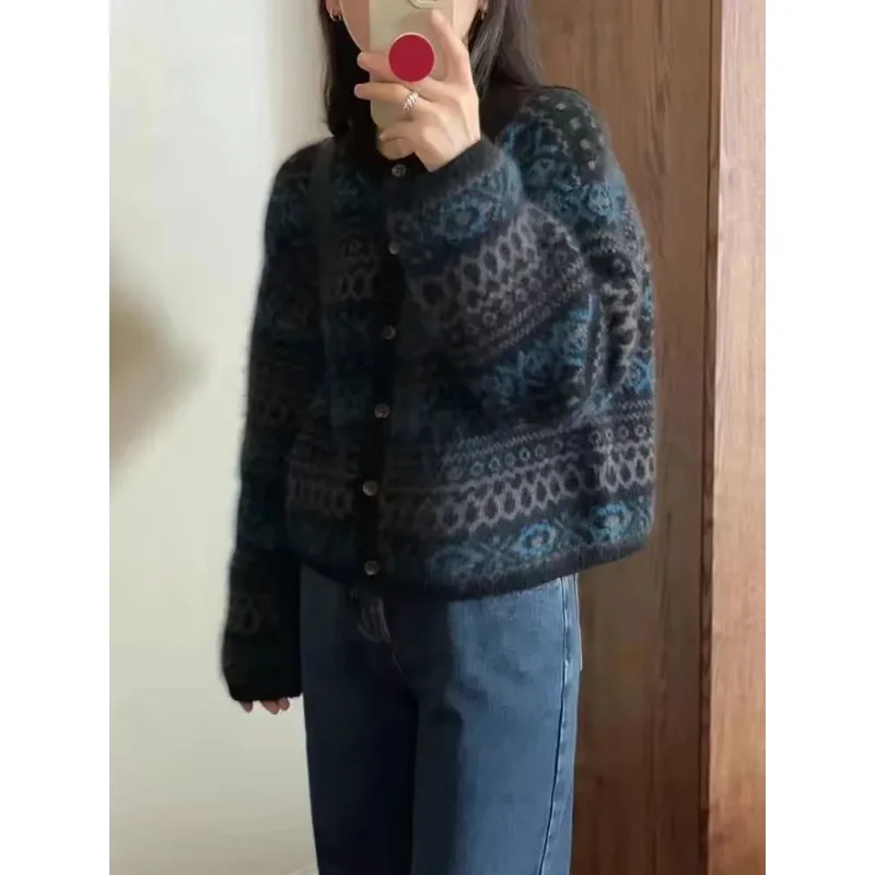 French Soft Waxy Retro Jacquard Sweater Short Cardigan 2025 New Women's Style Unique Button Top
