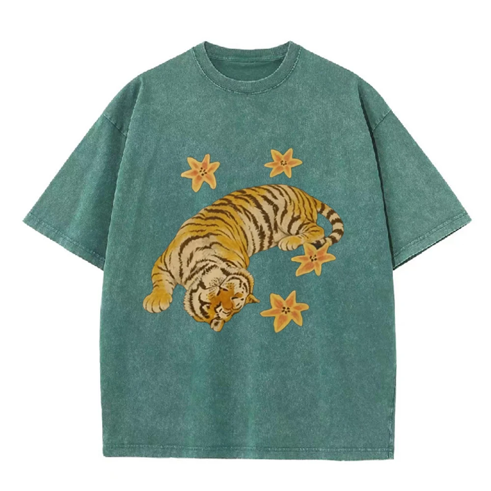 2026 Vintage Washed Black Reclining Tiger Floral Graphic T Shirt Retro Oriental Animal Oversized Casual Streetwear Short Sleeve