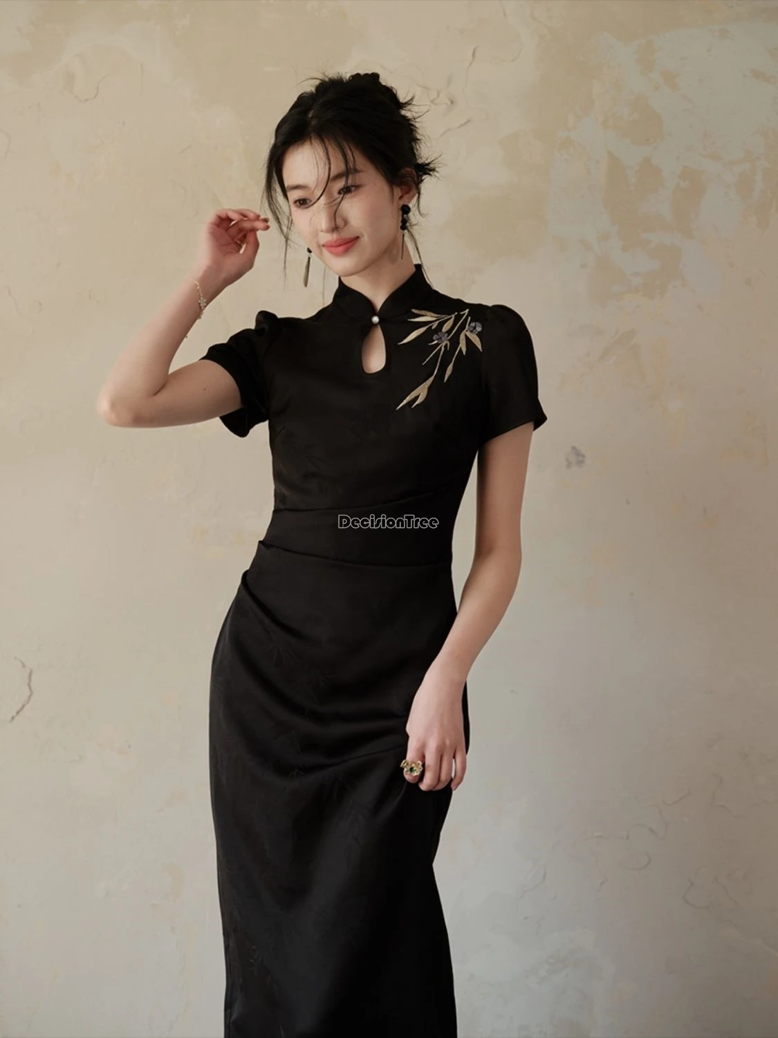 

2024 simple elegant daily chinese qipao dress ethnic solid color handmade embroidery cheongsam new vintage slim fitting dress