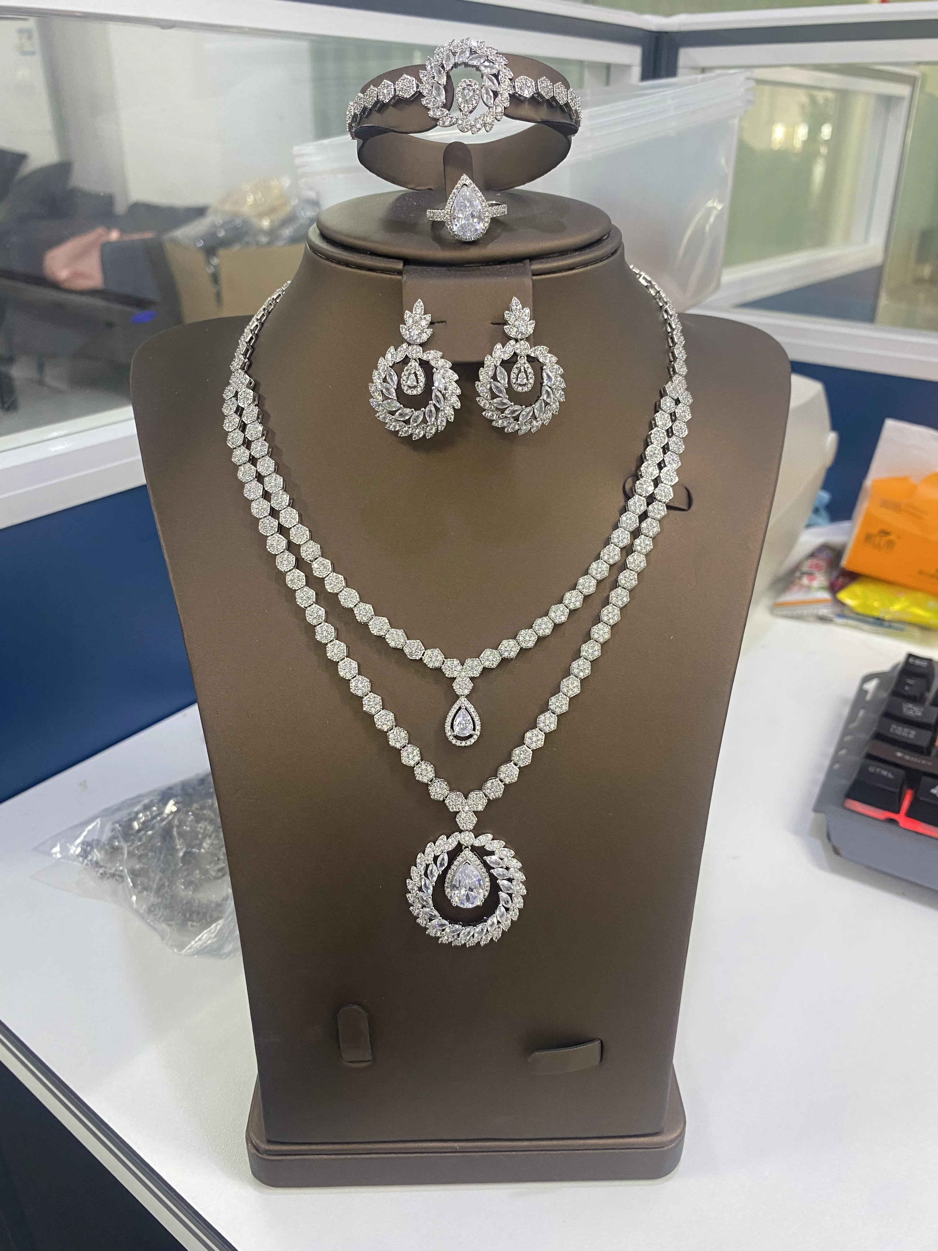 

Двухслойный роскошный свадебный комплект ювелирных изделий из циркония в Дубае, ожерелье и серьги