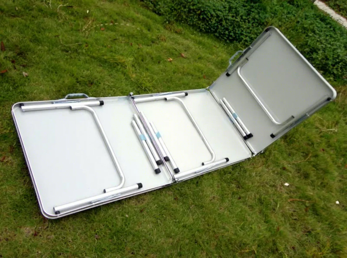 Customized Aluminum Alloy Foldable Modern-Style Portable Outdoor Table Easy Carry for Hosting Party Games Beer Pong
