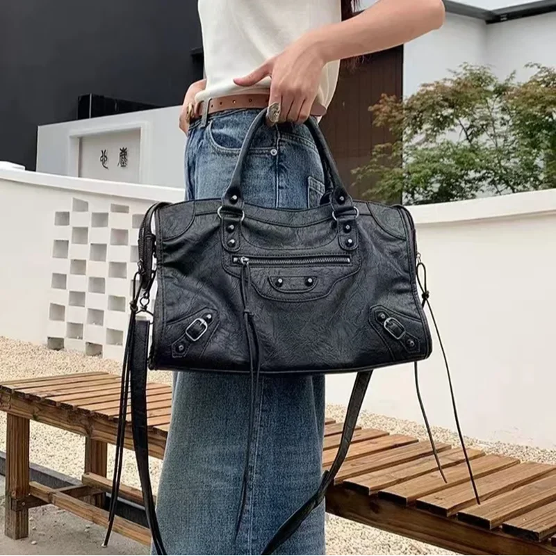  2026 New Sweet and Cool Spice Girl Shoulder Bag Versatile Underarm Rivet Motorcycle Bag Leather Large Capacity Tote Bag