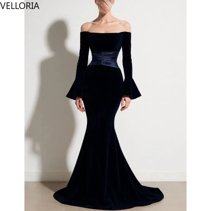 Elegante Fluwelen Geplooide Avondjurk Met Lange Mouwen Zeemeermin Bateau Hals Sweep Trein Terug Formele Gelegenheid Prom Party GownCustomized
