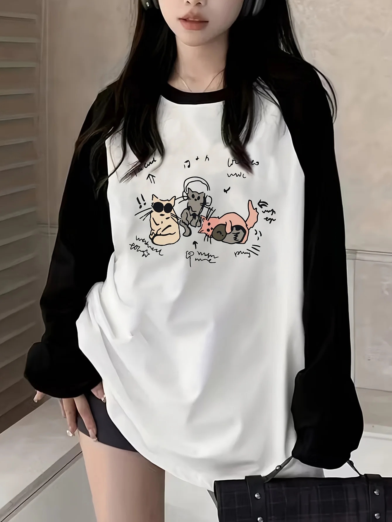 Korean-Style Cute Fashion Raglan Long Sleeve T-Shirt with Eye-Catching Cat Graffiti Print Vintage Casual Tops T Shirt Clothes