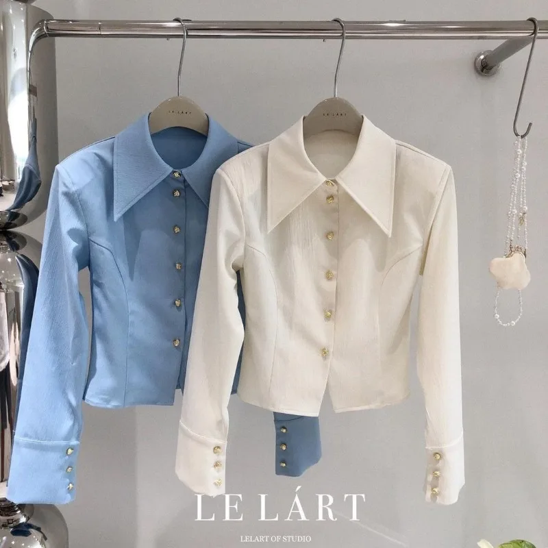 Nieuwe stijl wit modieus puntkraag Frans high-end overhemdontwerp Slank kort stijl topshirt met lange mouwen