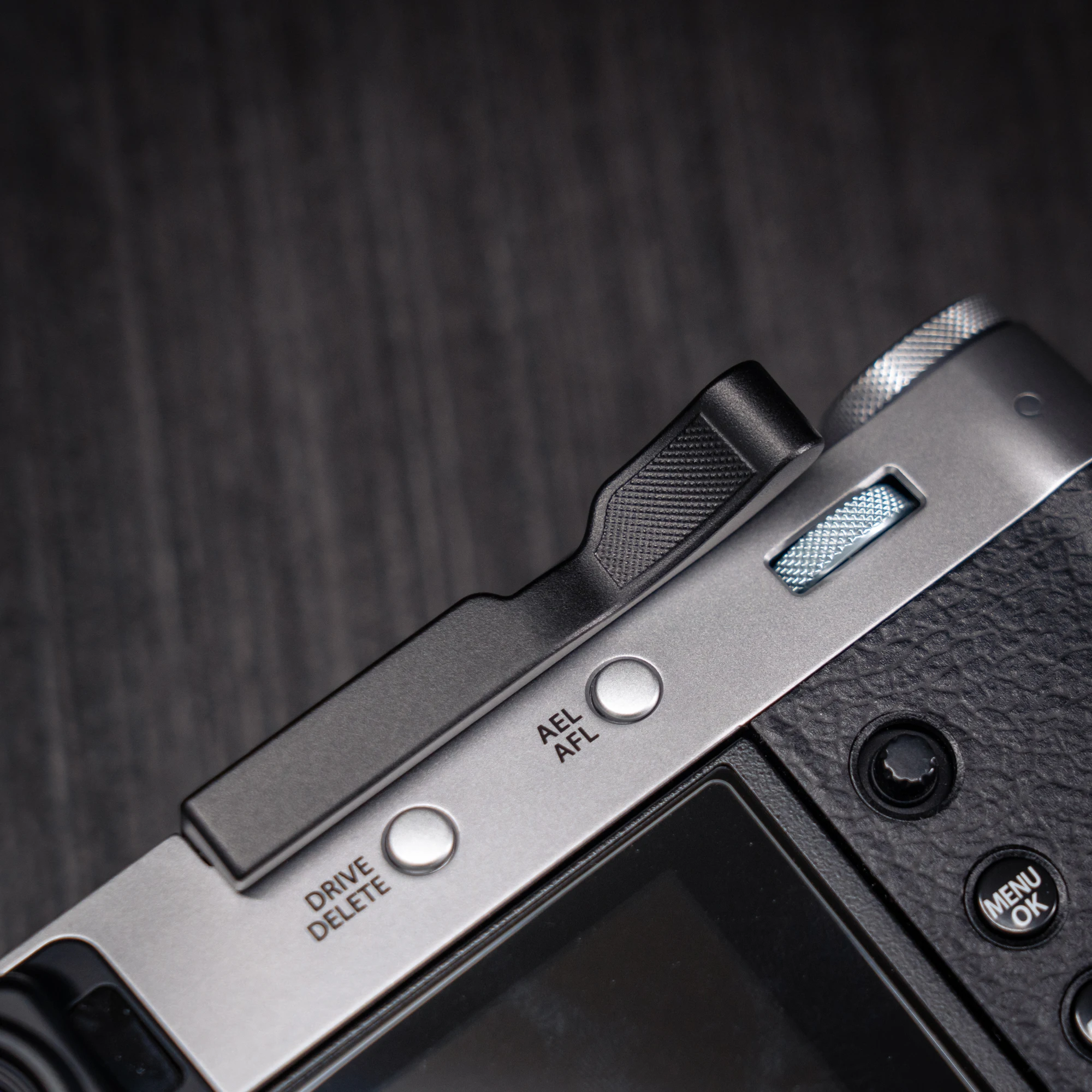 Aluminium-Metall-Handgriff für Fujifilm X100V Fuji X100VI Kamera – Daumenaufsteckgriff – Detail 3
