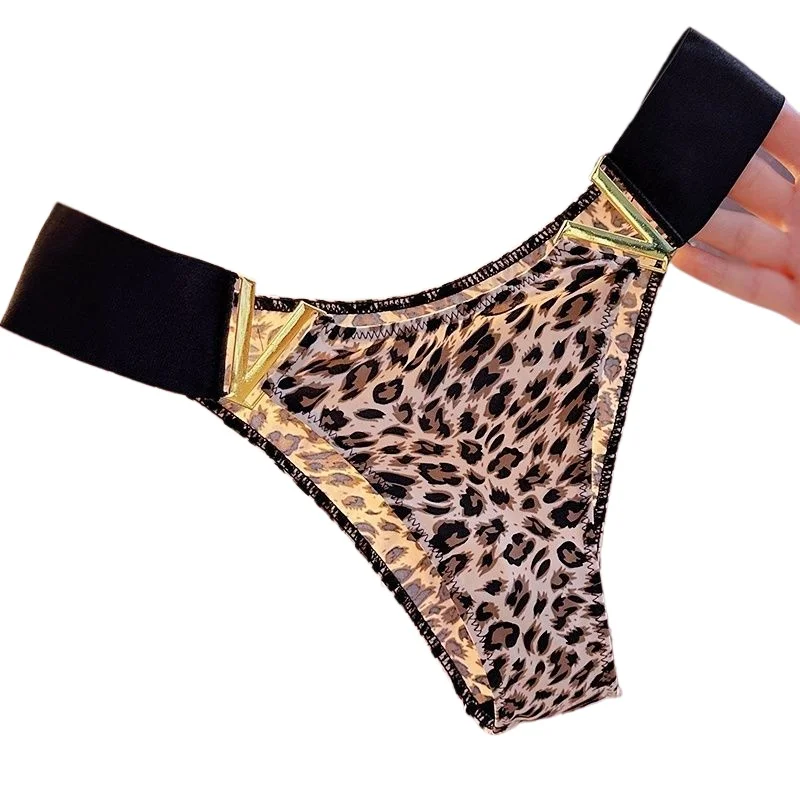 Women's Medium and Low Waist Hot Hollow Fashion Trend V-button Women's Underwear Panties 2026 New Sexy Leopard Print Underwear