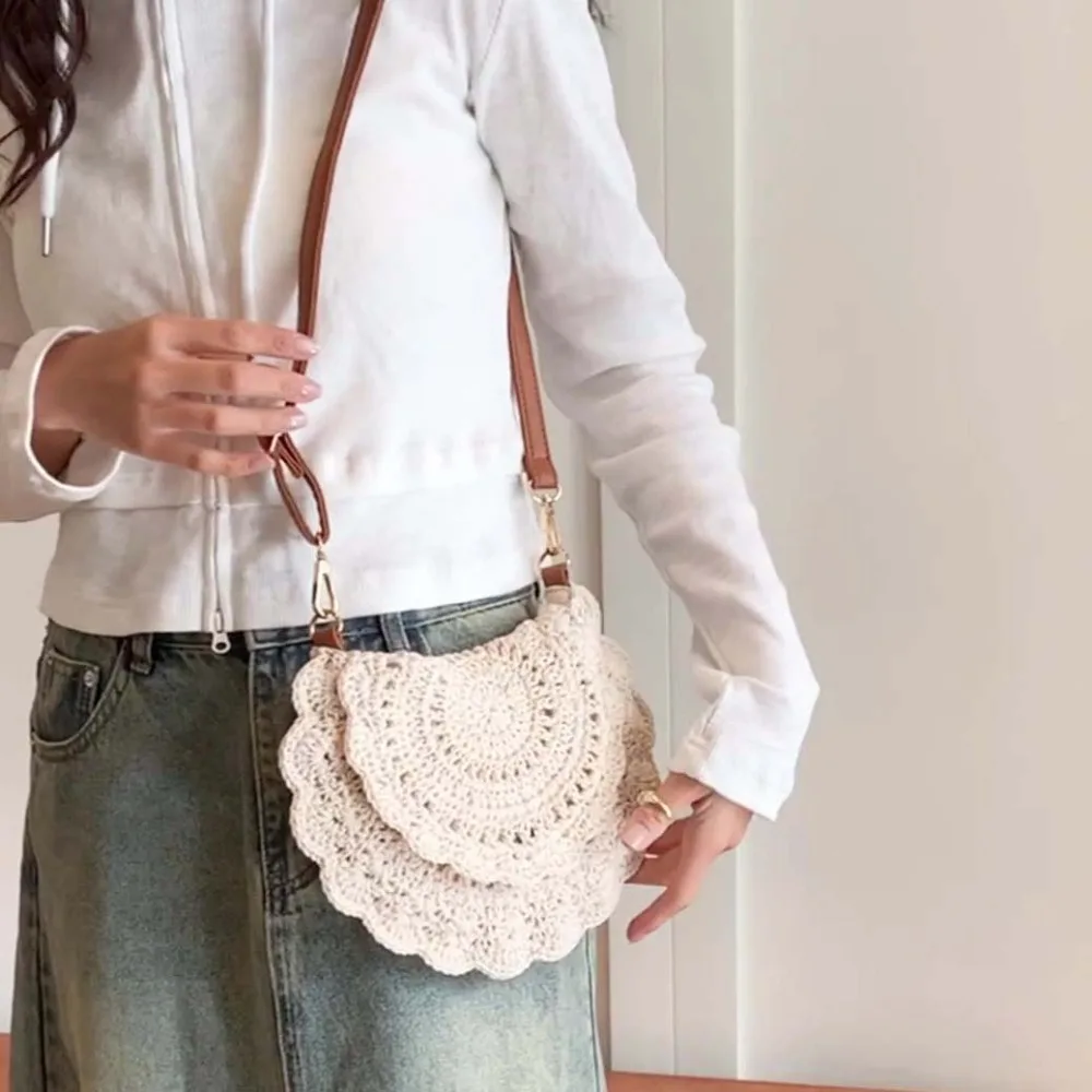 

Flower Edge Cotton Thread Woven Bag Retro Large Capacity Straw Crossbody Pouch Hollowed Out Pearl Ethnic Style Woven Bag