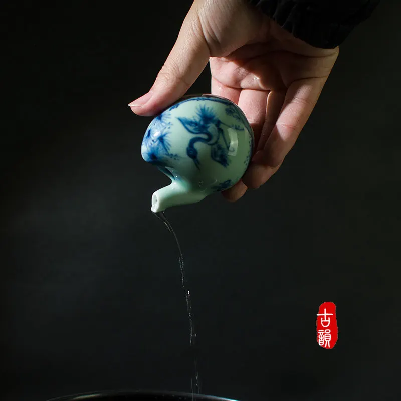 Blue and White Porcelain Water Dropper Hand-painted Calligraphy Tool Ceramic Ink Dropper for Painting Ink Stone Accessory