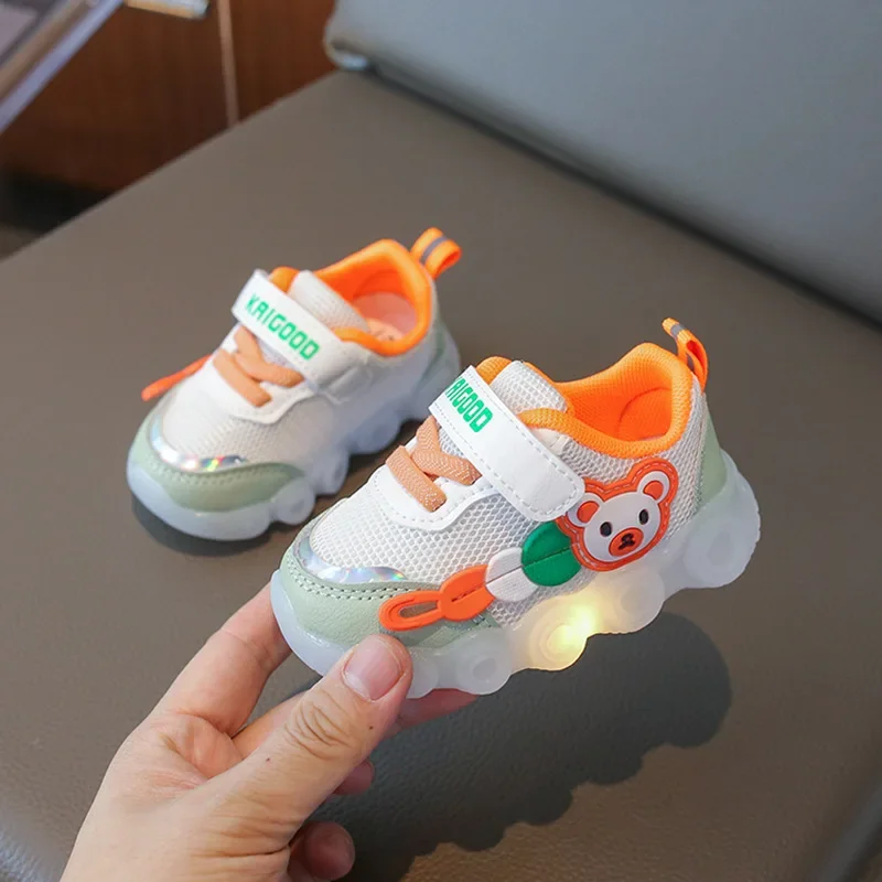 Fashion Children's Luminous Sneakers LED Flashing Shoes for Girls Baby Casual Shoe 2024 New Autumn Hot Sale Toddler Sports Shoes