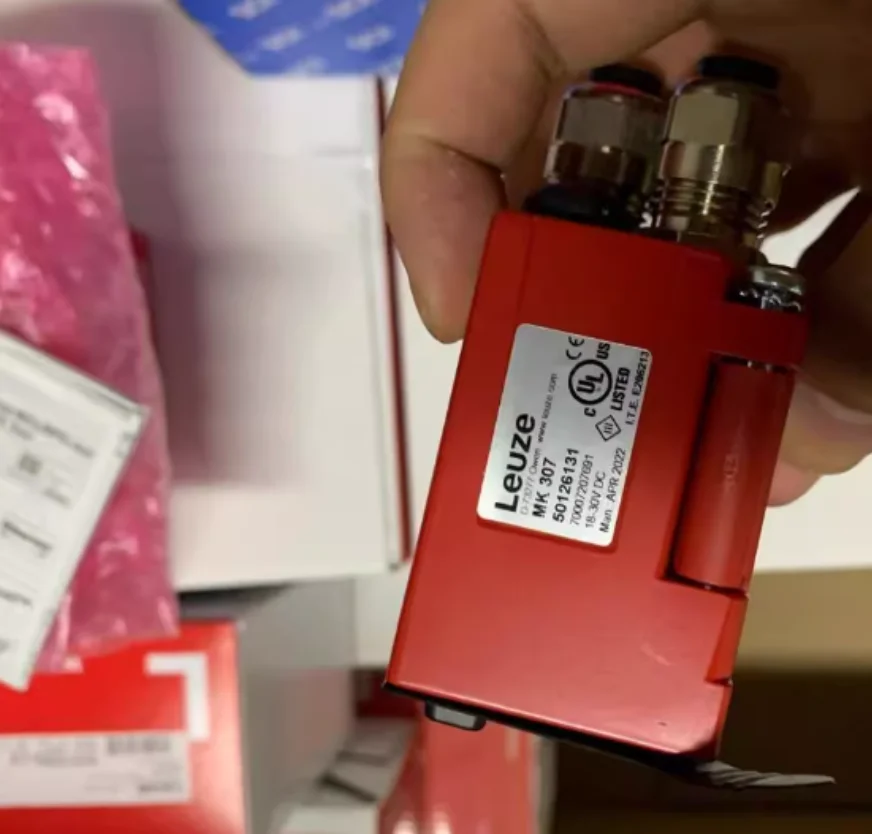 

New Original LEUZE HT3C.V/2N-M8 HT3C.V/4P Optical Switch