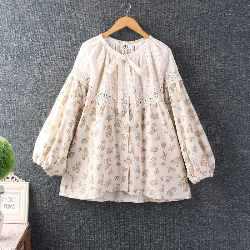 

Autumn New Sweet Lace Spliced Floral Embroidered Shirt Women O-neck Long Sleeve Single Breasted Casual Cotton Blouse Tops