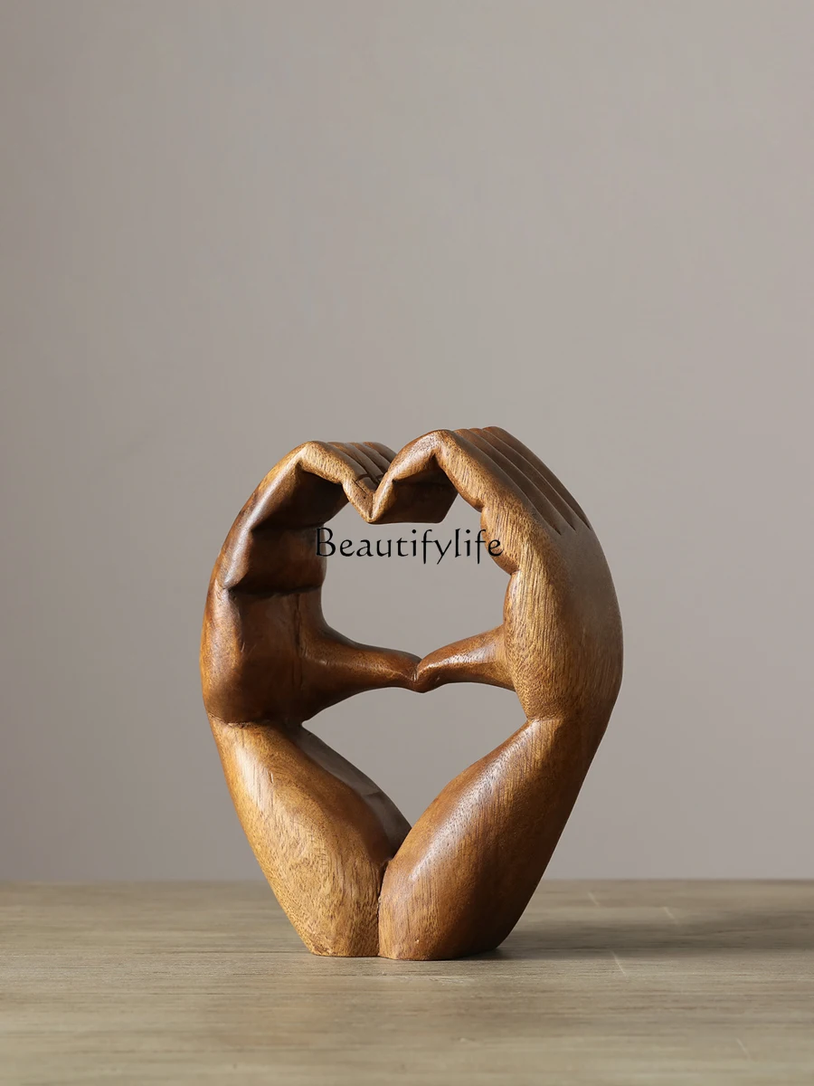 American Country Handmade Log Carving Hand-Shaped Love Shape Classic Desktop Decoration