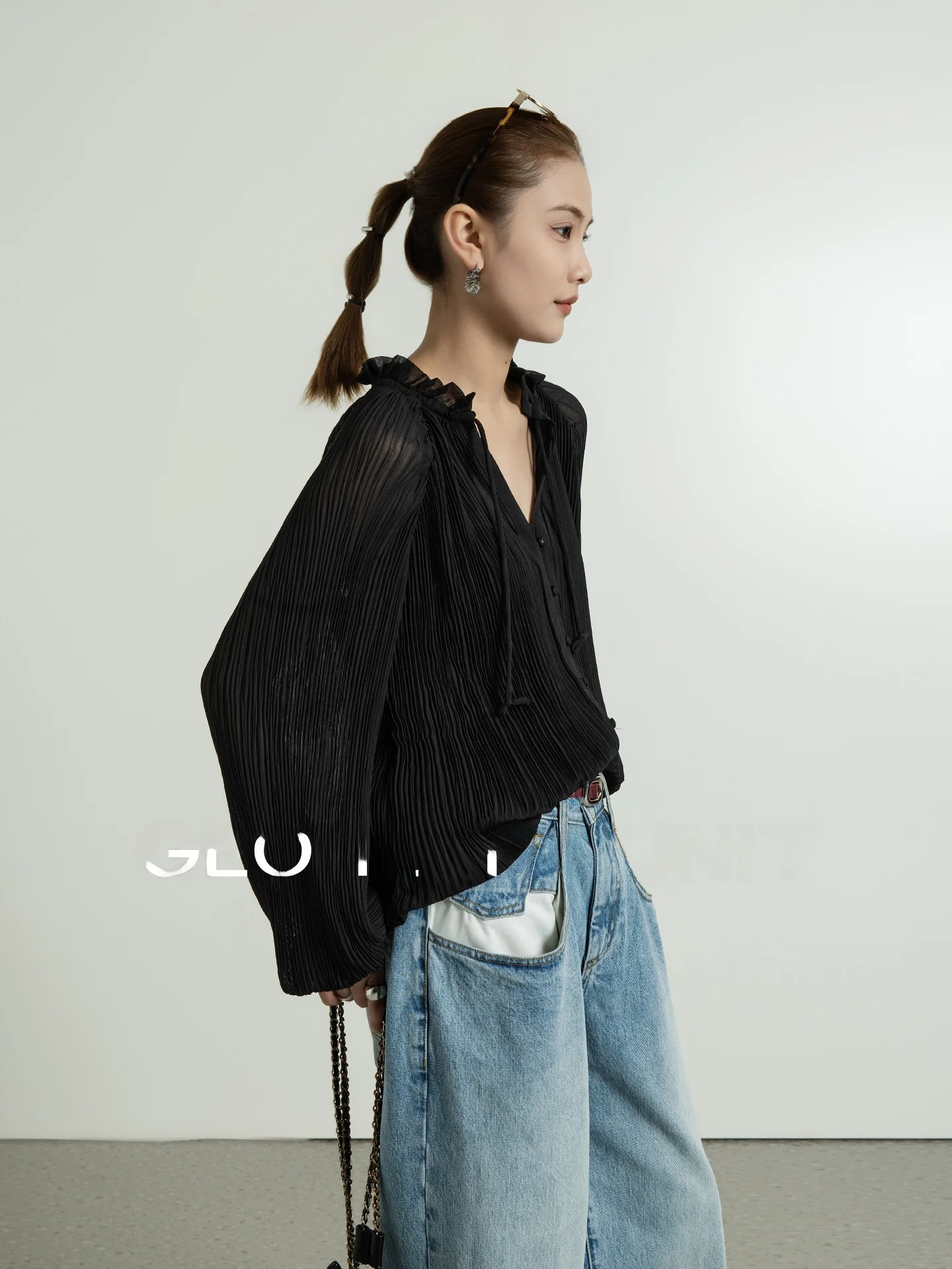 

Женский комплект из двух предметов: тонкая блузка с геометрическим узором и рукавами-фонариками, универсальная черная, для лета и осени, дышащий полиэстер