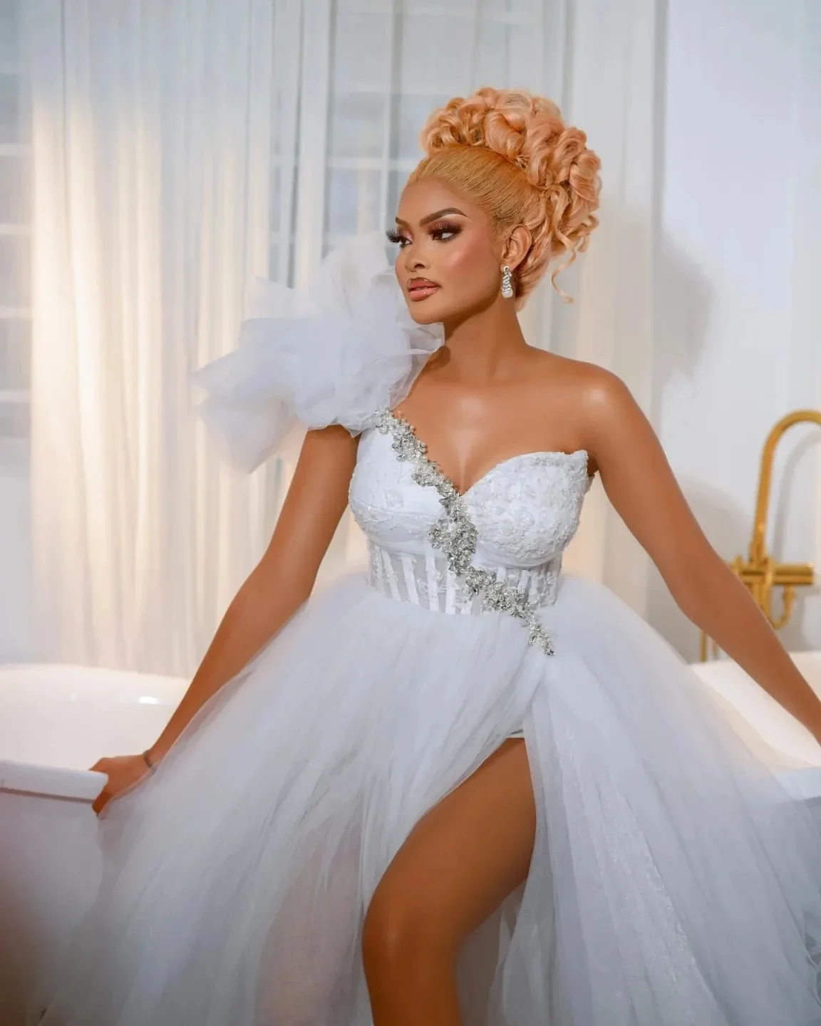 Elegante um ombro branco vestido de casamento feminino cintura alta formal vestido de festa de casamento romântico querida tule vestido de noiva cus
