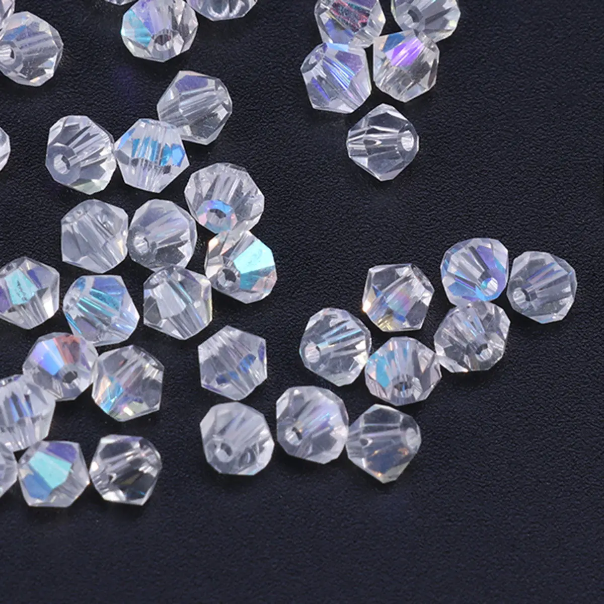 

720 прозрачных хрустальных бусин 4 мм для изготовления украшений своими руками: ожерелий, браслетов, поделок.