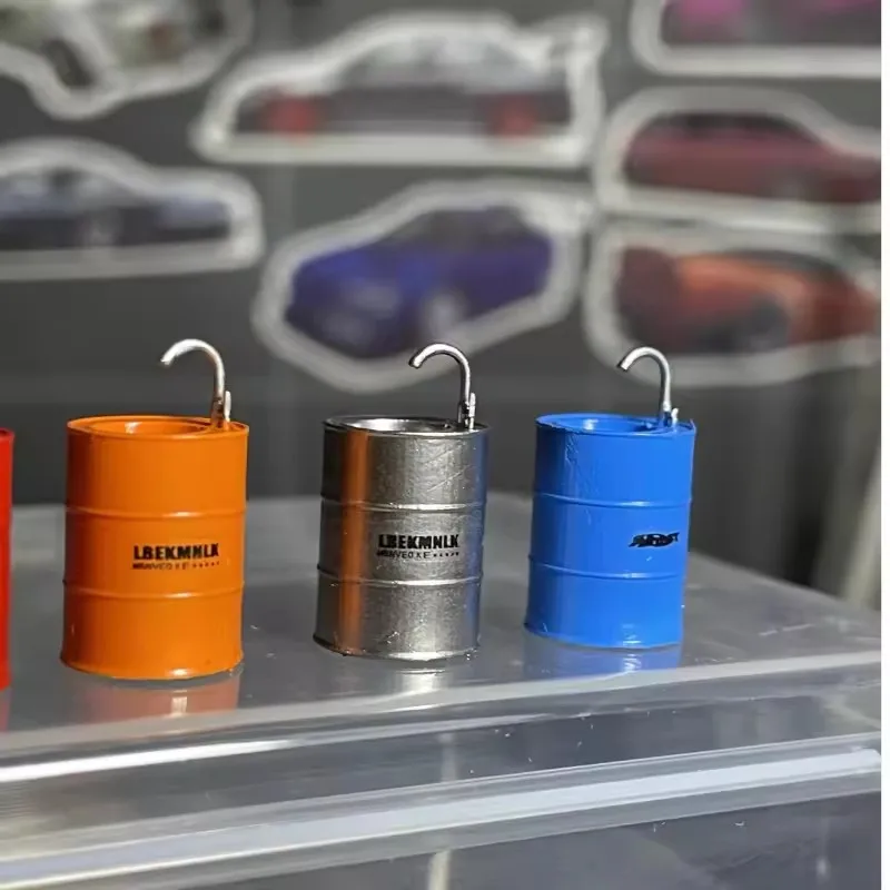 ชุดเครื่องมือซ่อมรถยนต์แบบตั้งพื้นพร้อมขาตั้งคาลิปเปอร์ขนาด 1/64 ใหม่ สำหรับงานดัดแปลงรถโลว์ไรเดอร์ รถกระโดด พร้อมถังน้ำมันและแท่นล้าง