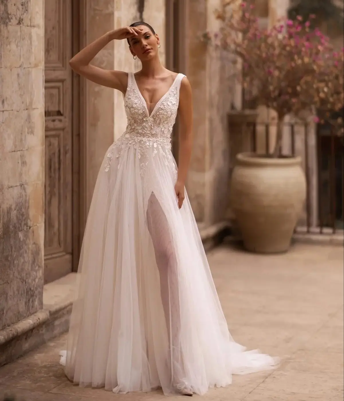 

Glamorous A Line Wedding Dresses Lace Appliques Tulle Sequins Bridal Gowns Vintage Sleeveless Customized Vestidos De Mariee