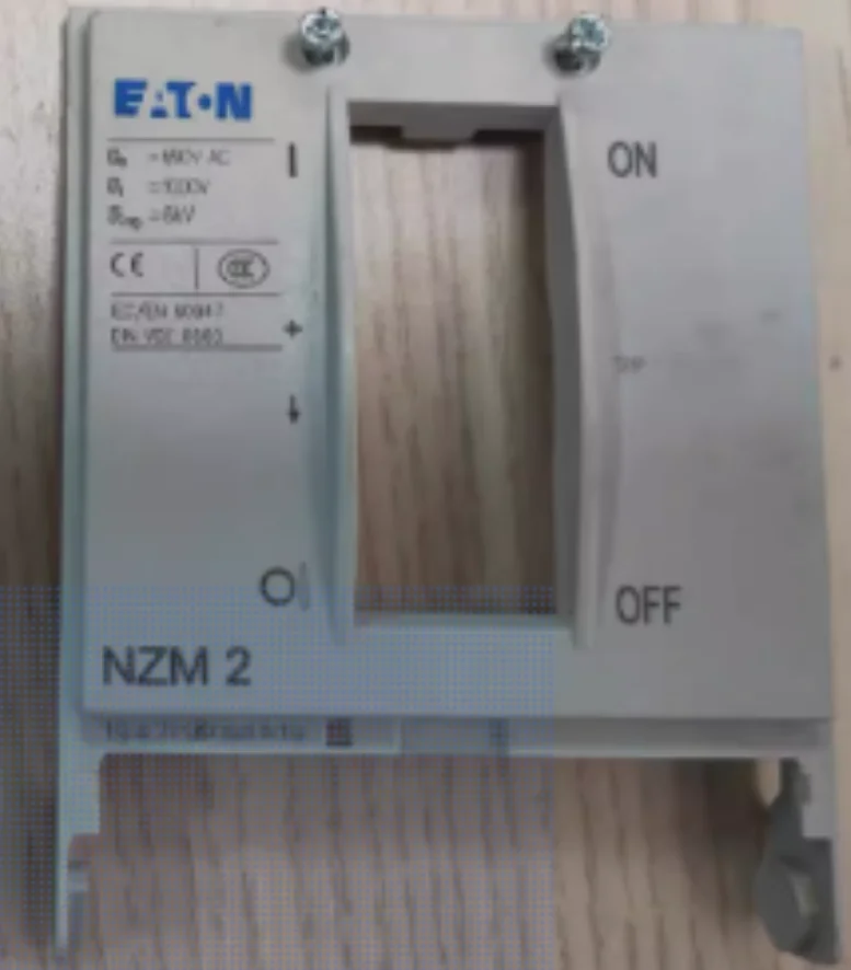 

Новая оригинальная крышка для автоматического выключателя EATON серии NZM2 в литом корпусе