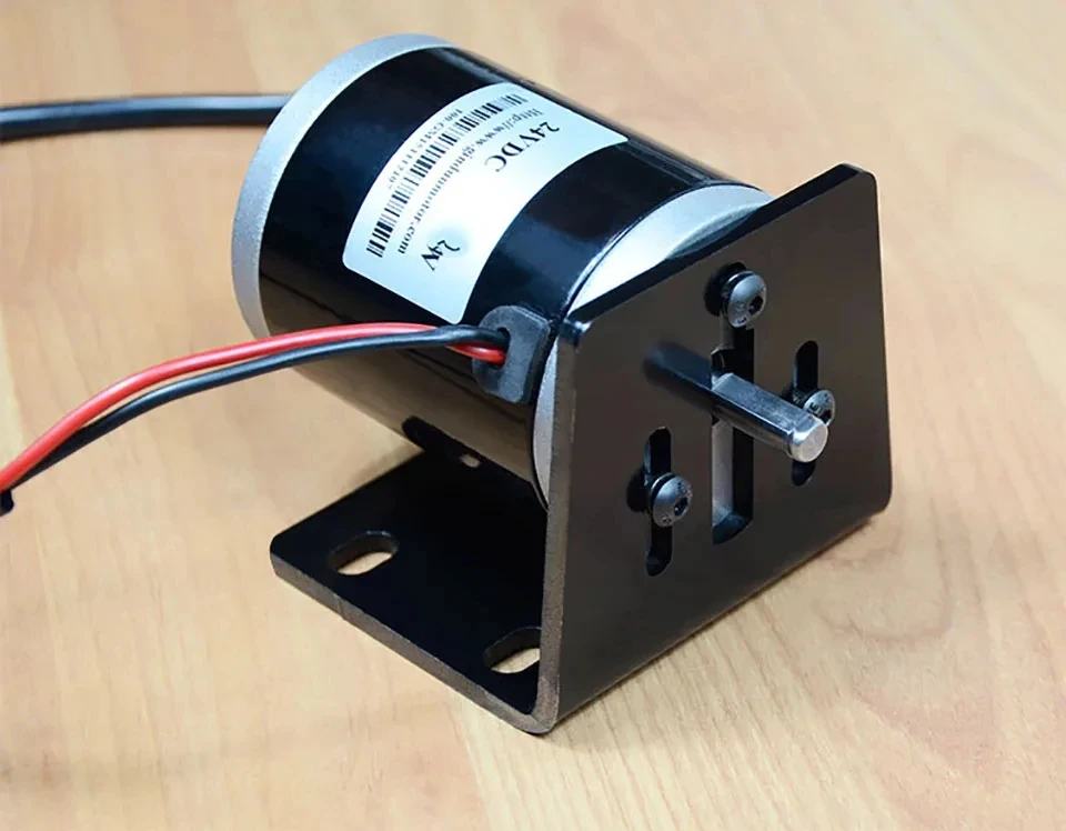 12V 24V 120W 150W 180W 3500rpm/5000rpm/7000rpm DC Coppia elevata a basso rumore Doppio cuscinetto a sfere Motore per tornio Albero di uscita a forma di D
