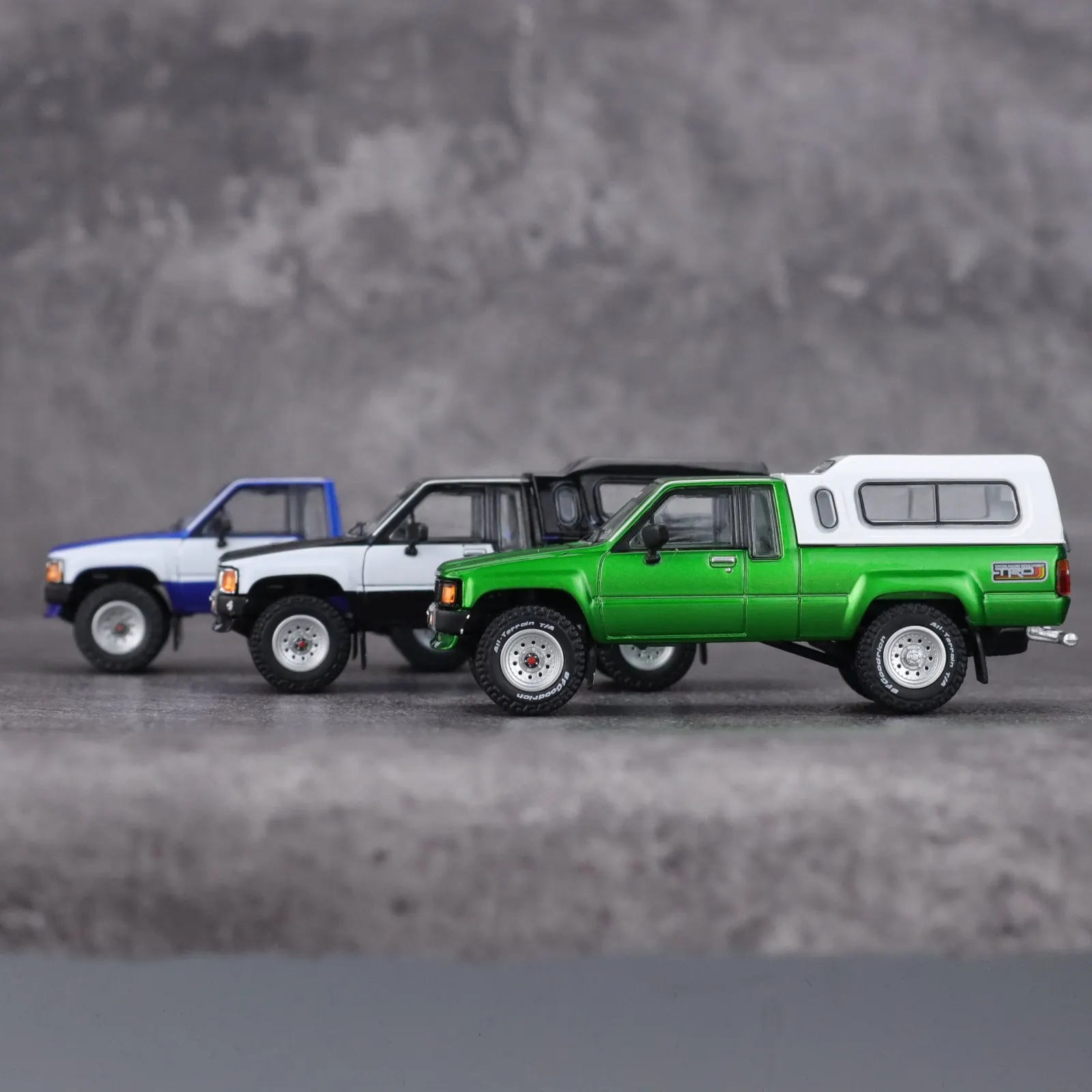 In Stock 1: 64 pieces. Black, Green, Blue. Alloy full-open car model die-cast static car model. Creative decorative item