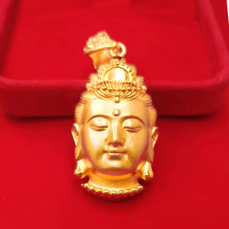 The pendant of the 9999 gold necklace is in the form of a three-dimensional depiction of all beings benefiting from it.
