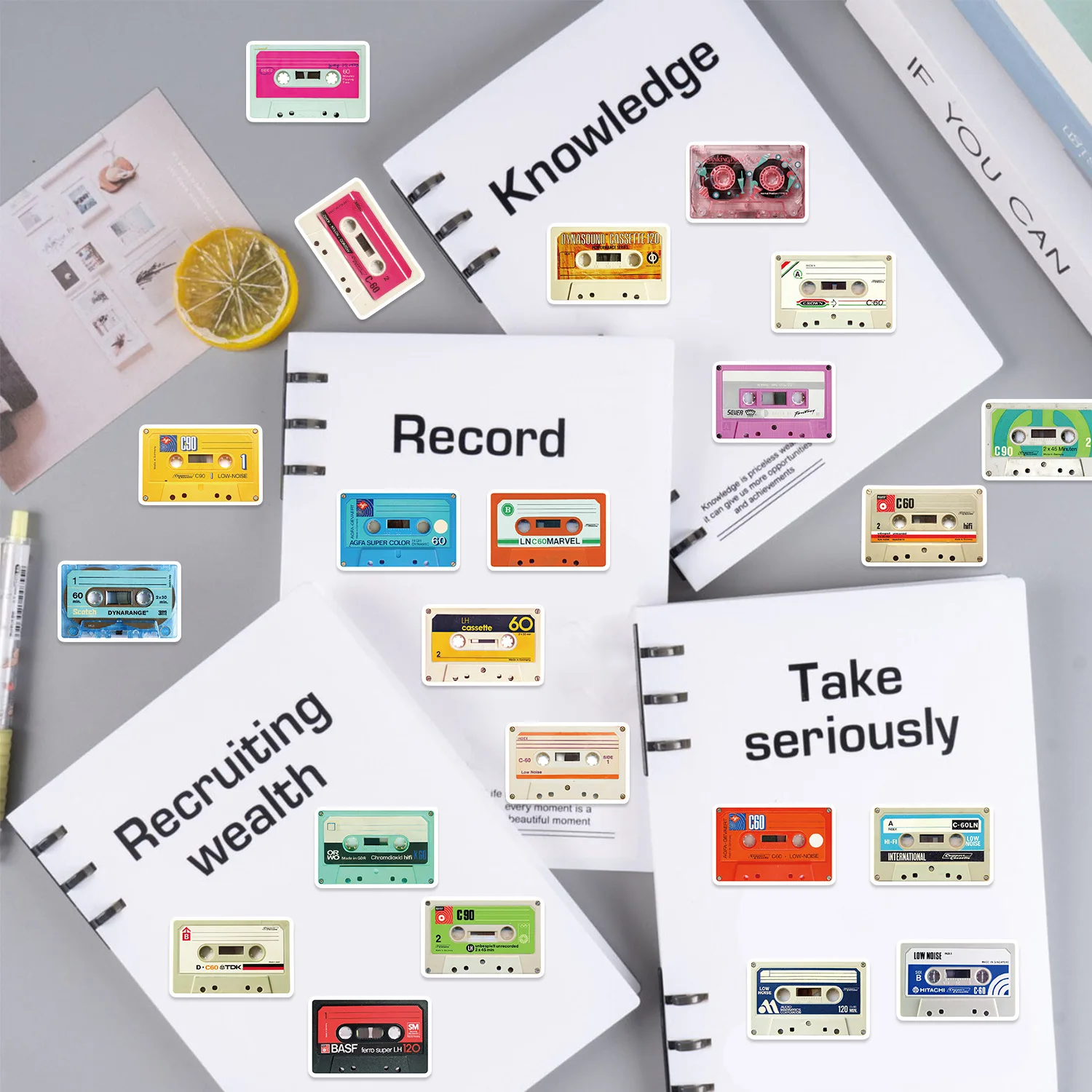 50 قطعة من ملصقات شريط الكاسيت الصغيرة الرجعية الإبداعية DIY الديكور لأجهزة الكمبيوتر المحمول كأس الهاتف الغيتار سكيت ملصقات الحنين #4