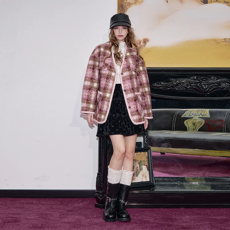 ELFSACK 2025 Winter New Arrivals Fuzzy Patchwork Plaid-patterned Loose-fit Coat For Woman