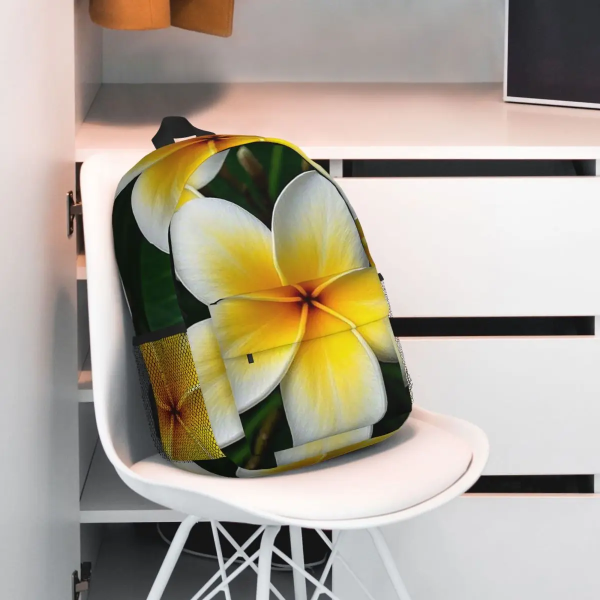 Blooming Plumeria Realistic Art Backpack Student BookBag Children School Bag Laptop Shoulder Bags for Men Women
