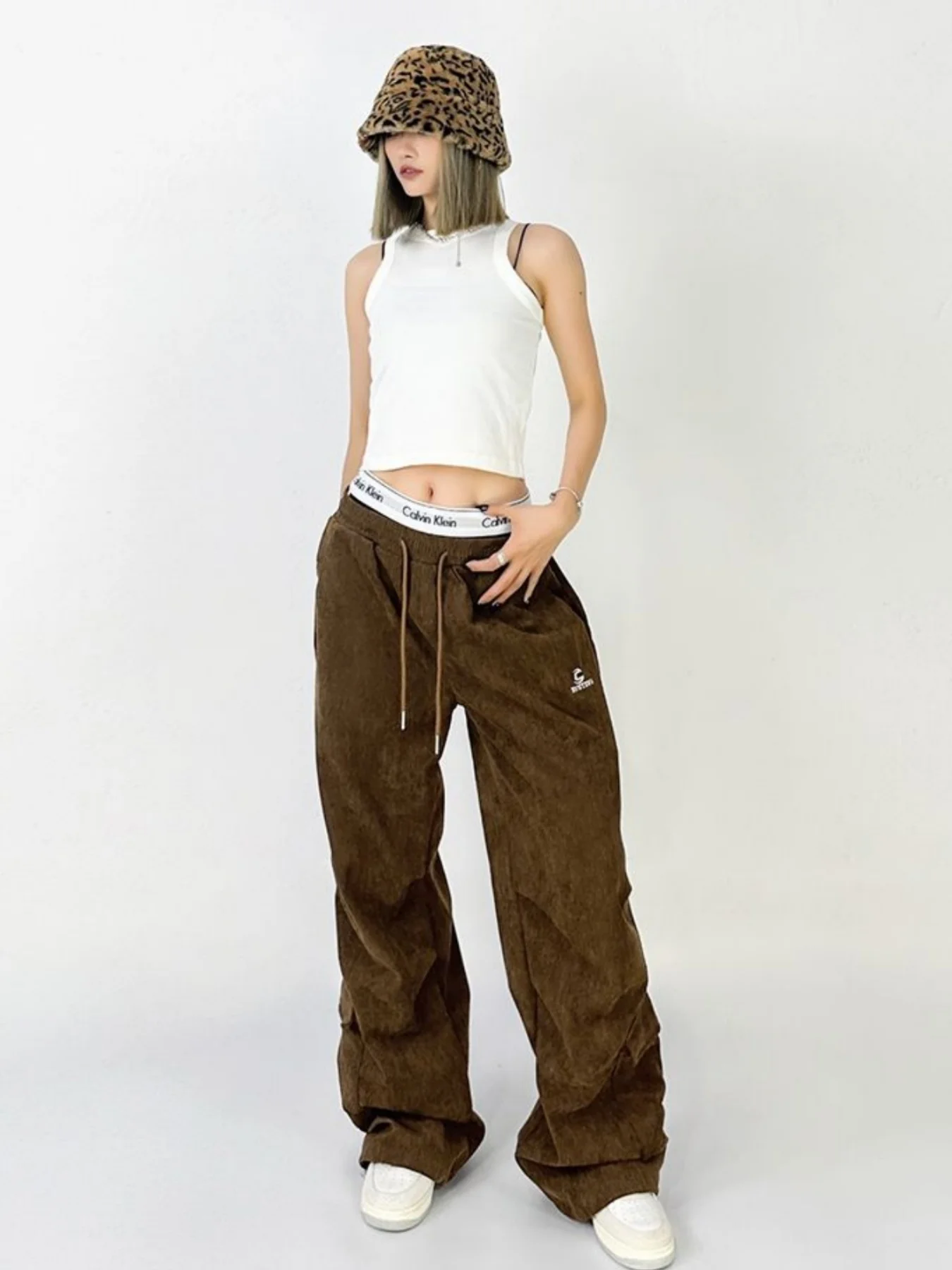 Melard Color Corduroy Pants for Women | Vintage Brown Tones Create a Full Atmosphere, Workwear Style Adds a Trendy and Cool Vibe ~ Elastic High Waist That Flatters All Body Types, Hides and Slims the Figure, Super Skin-Friendly, Perfect for Cold Weather, Keeps Warmth Locked In, Easy to Style for Casual and Workwear, Suitable for Everyday Outings and Commuting, a Must-Have Warm and Fashionable Item for the Autumn and Winter Wardrobe!
