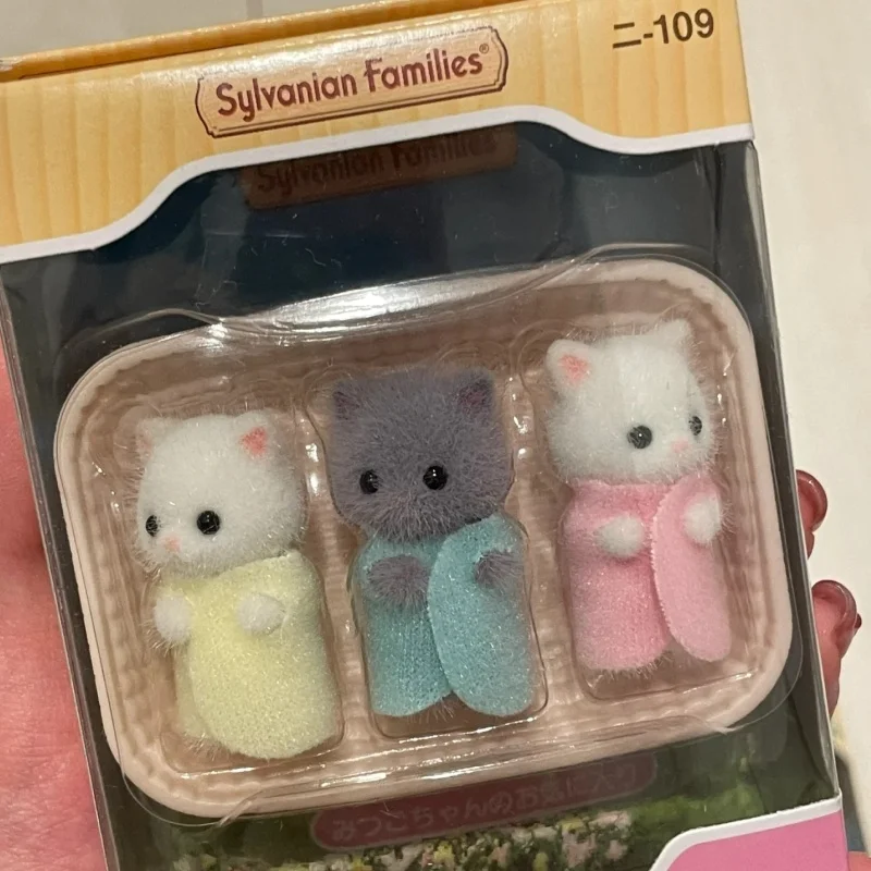 

Original Sylvanian Doll House Furry Animal Persian Cat Triplets 3pcs Figures In Box 5458 Sleepable Bed Christmas Toys Gift Birth