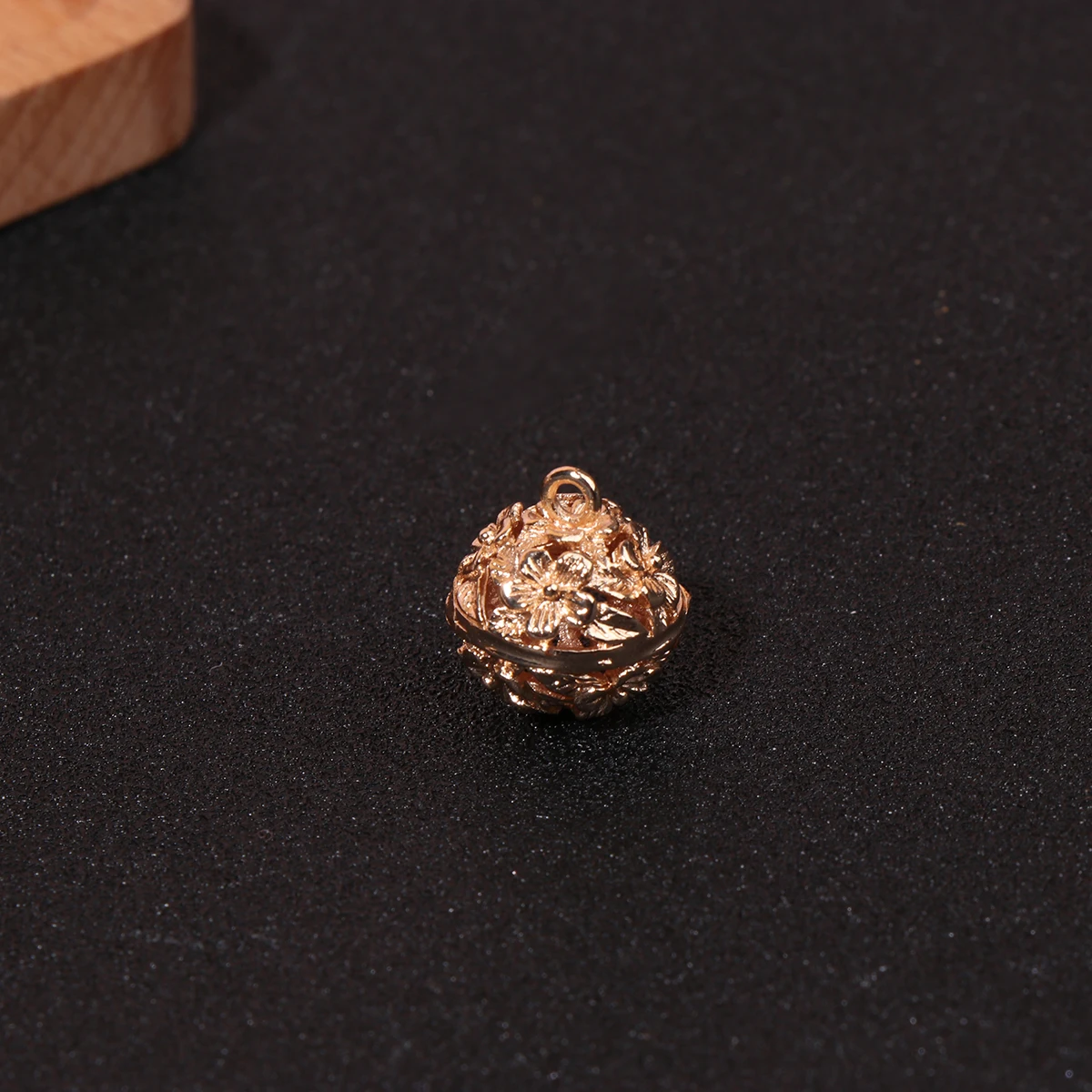 

10pcs Hollow Copper Pendants Diy Convallaria Style Bag Decor Pendant Keychains Craft Hanging Jewelry Bell Golden