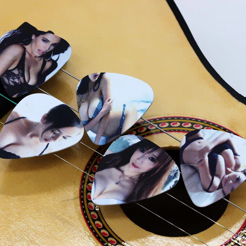 SOACH Fashion 10Pcs 0.46/0.71/1.0mm Thickness Guitar Picks Sexy Beauty Guitar Accessories Guitar Pick for Ukulele Guitar Paddles