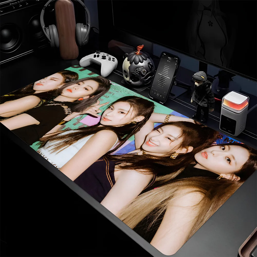 Kpop Korean Girl Group ITZY Mousepad Large Keyboard Desk Mat Gaming Mouse Pad LockEdge Non-slip Mat